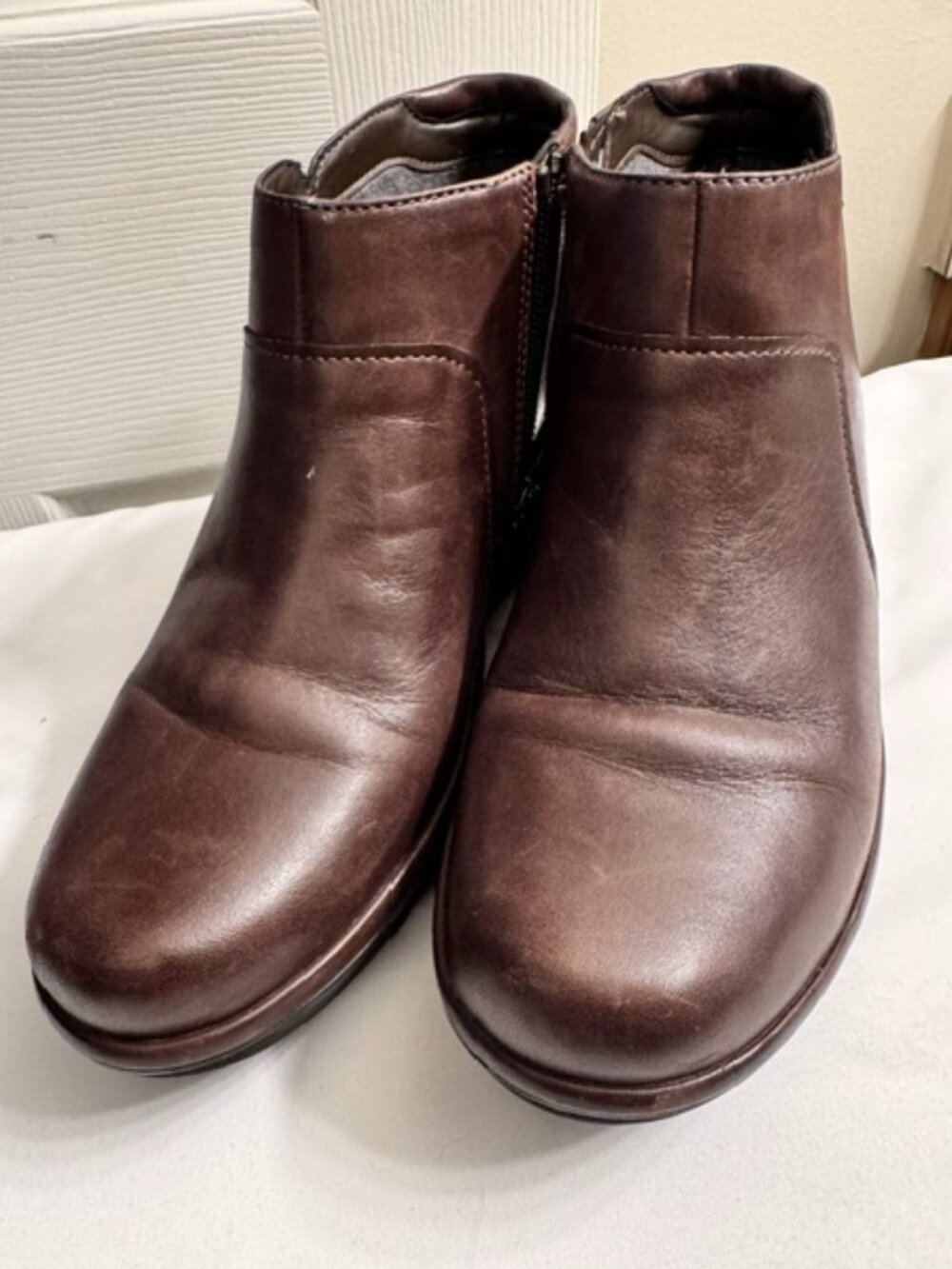 Clarks Artisan Leather Wedge Ankle Boots-size 8